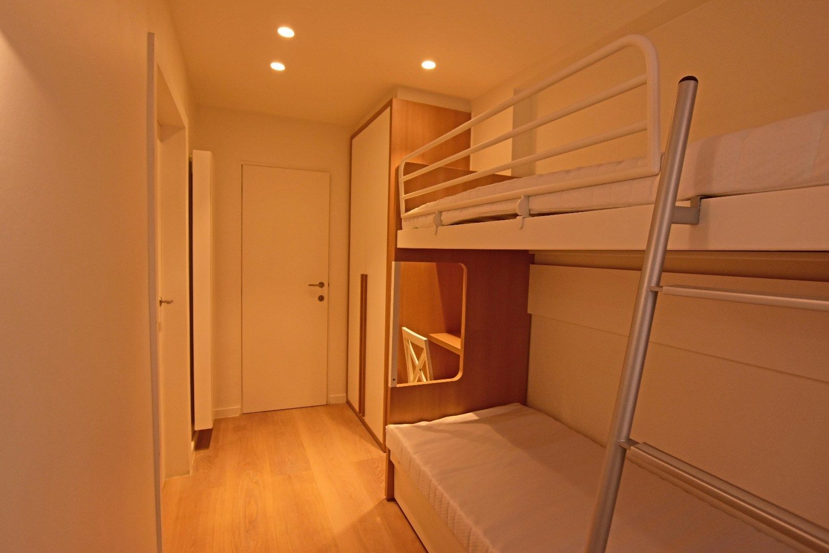 Mooi appartement met zijdelings zeezicht, centraal gelegen op het Lichttorenplein foto 10