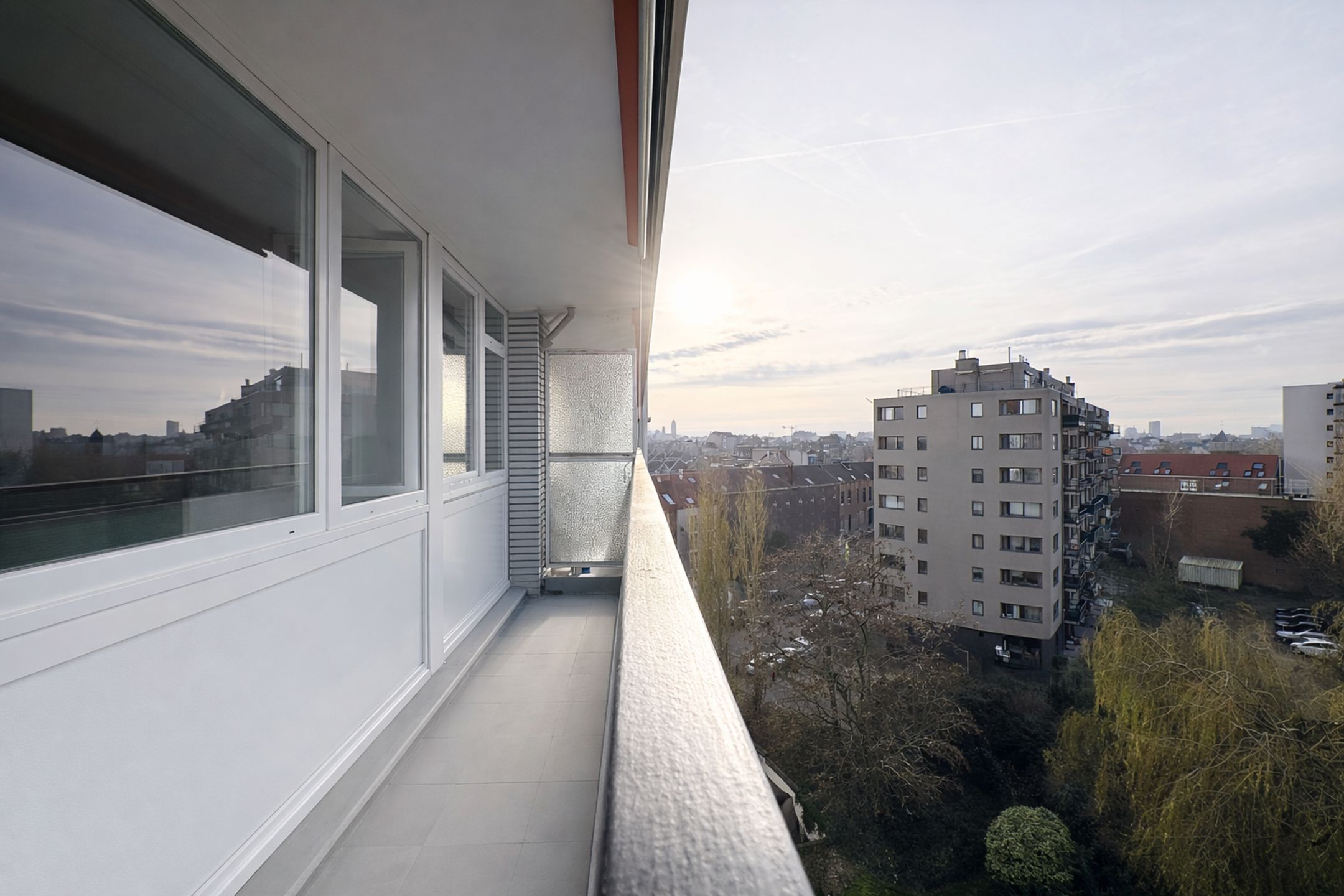 Prachtig gerenoveerd appartement met terras – instapklaar foto 9