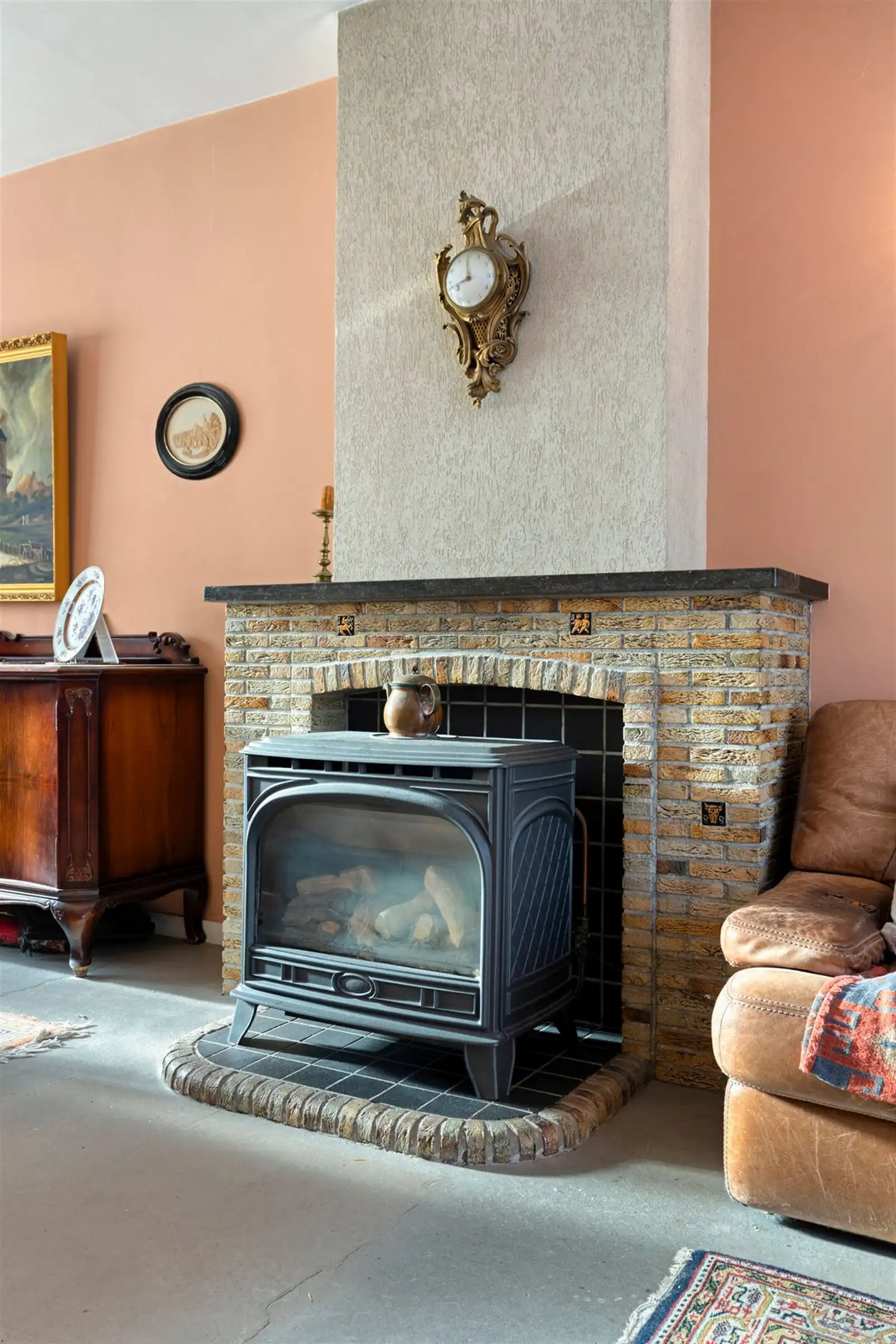 Woning in rusige woonwijk met aparte garage foto 11