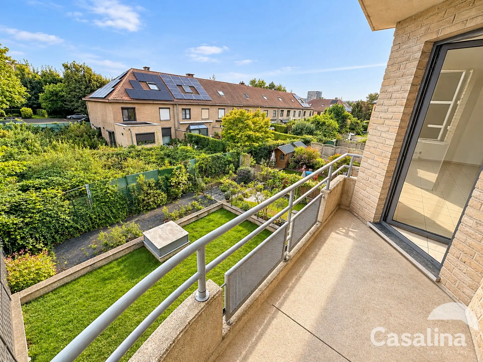 Aan de grens van WOLUWE, 2 slaapkamer appartement met terras foto 5