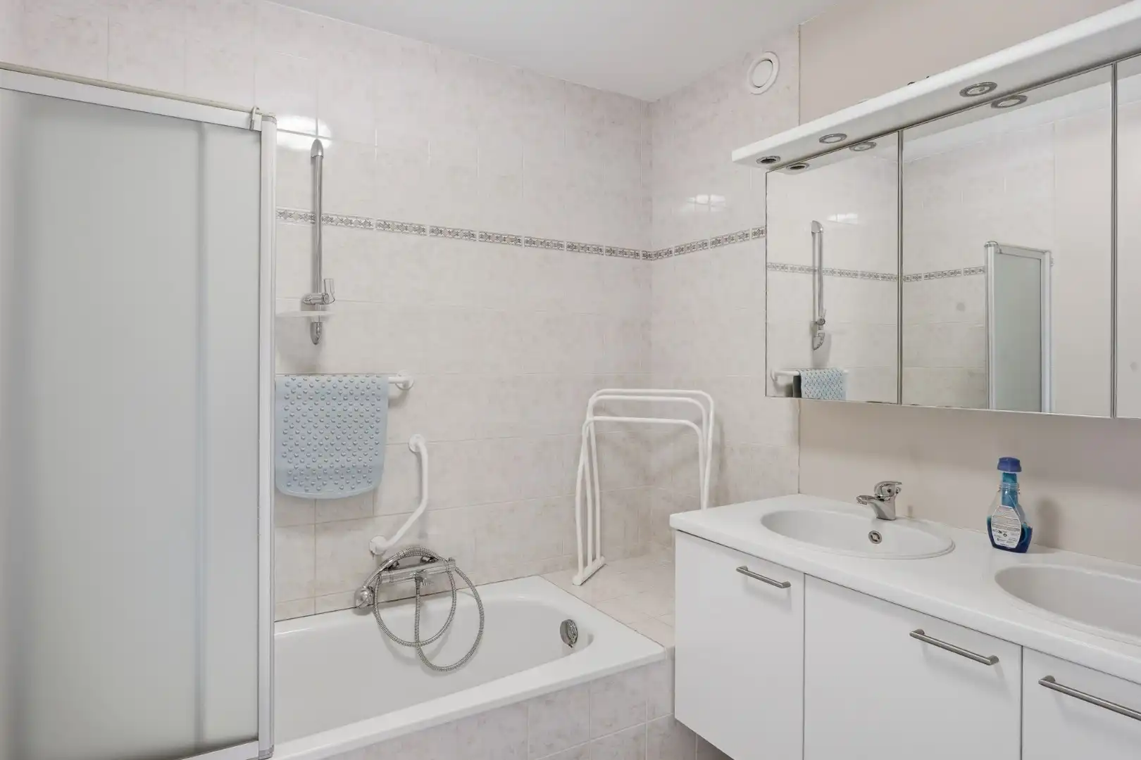 Instapklaar appartement in het centrum van Aartrijke foto 17