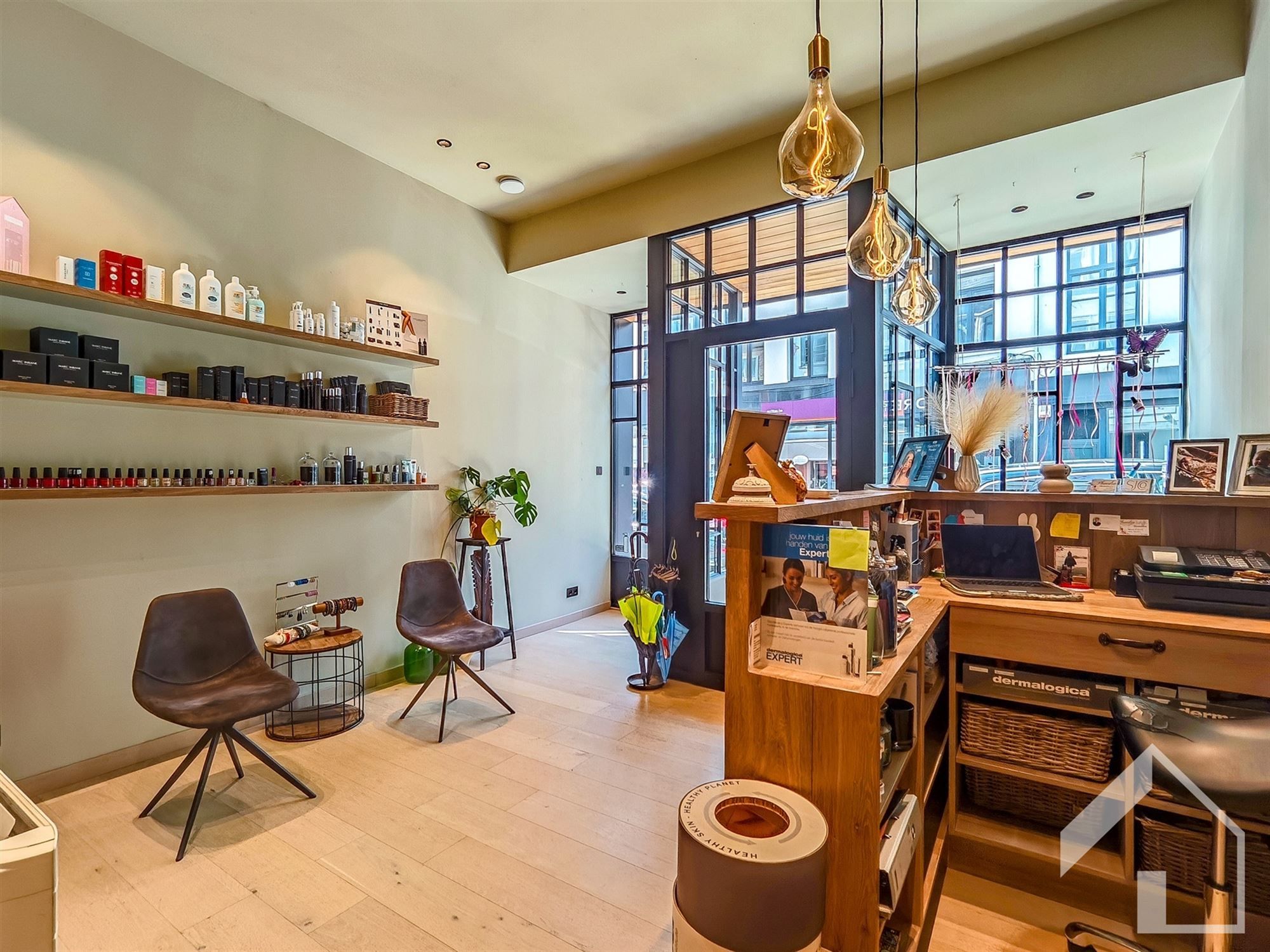 Instapklare woning met handelspand! foto 3