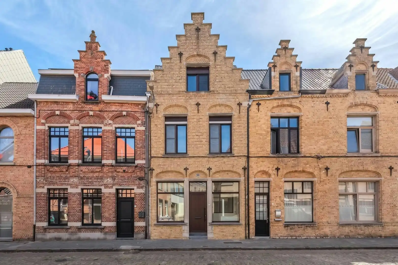 Totaal gerenoveerd huis te koop in hartje Ieper foto 2