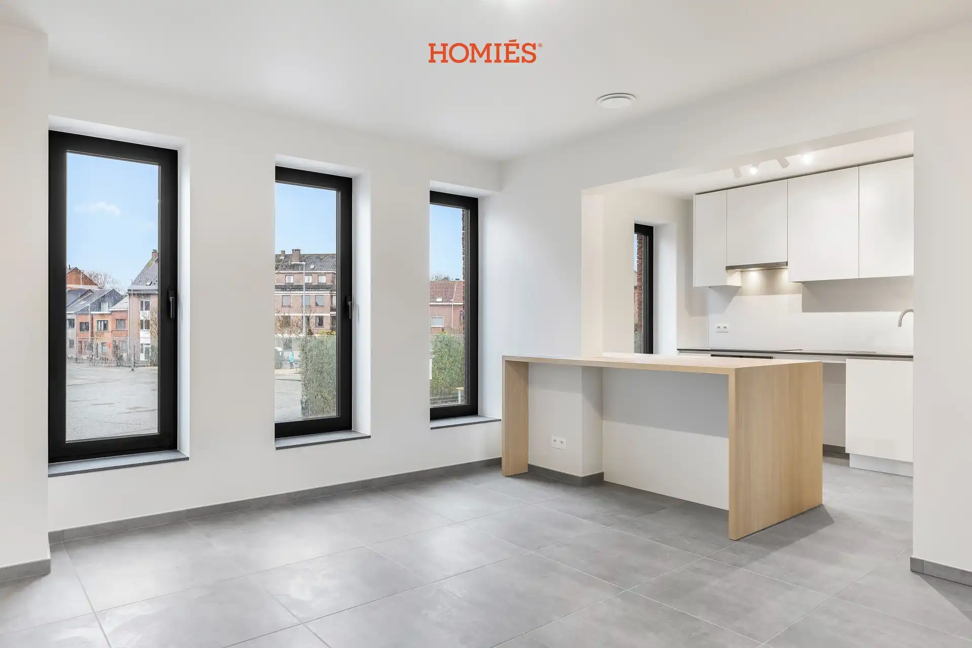 Gerenoveerd app met 2 slpks en autostaanplaats foto 3