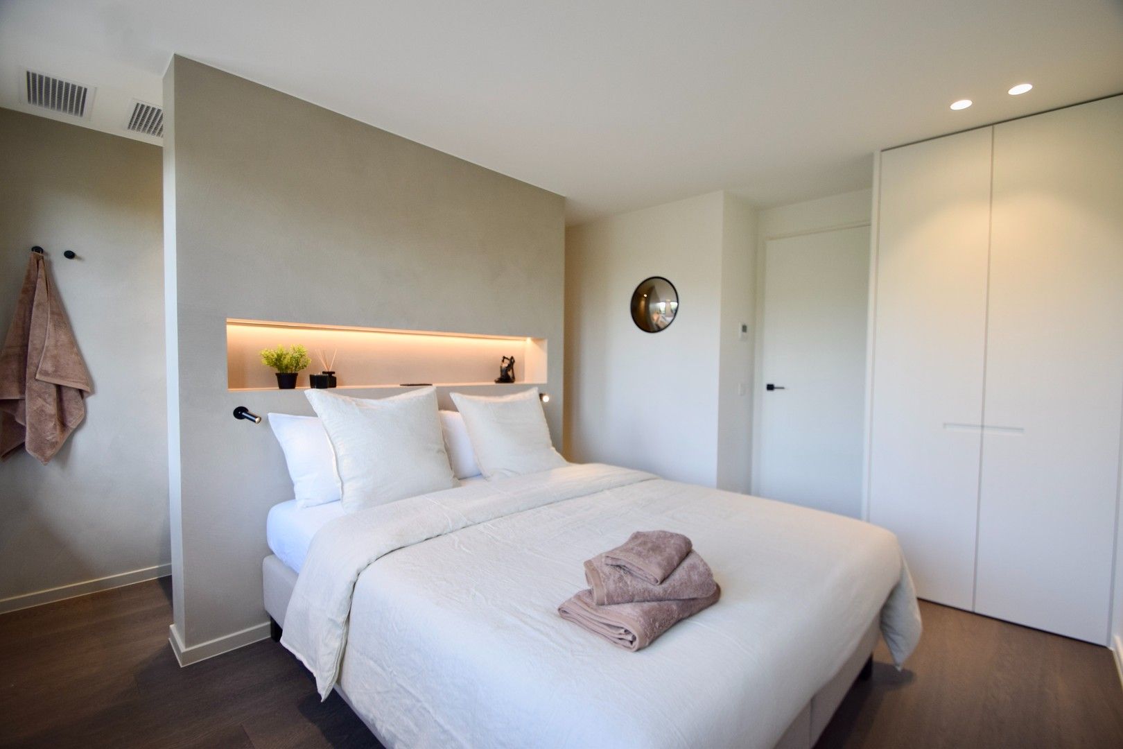 Alleenstaande villa uitzonderlijk rustig gelegen in een groene omgeving, aan de rand van het Zoute vlakbij de Kalfsmolen en de Graaf Jansdijk. foto 18