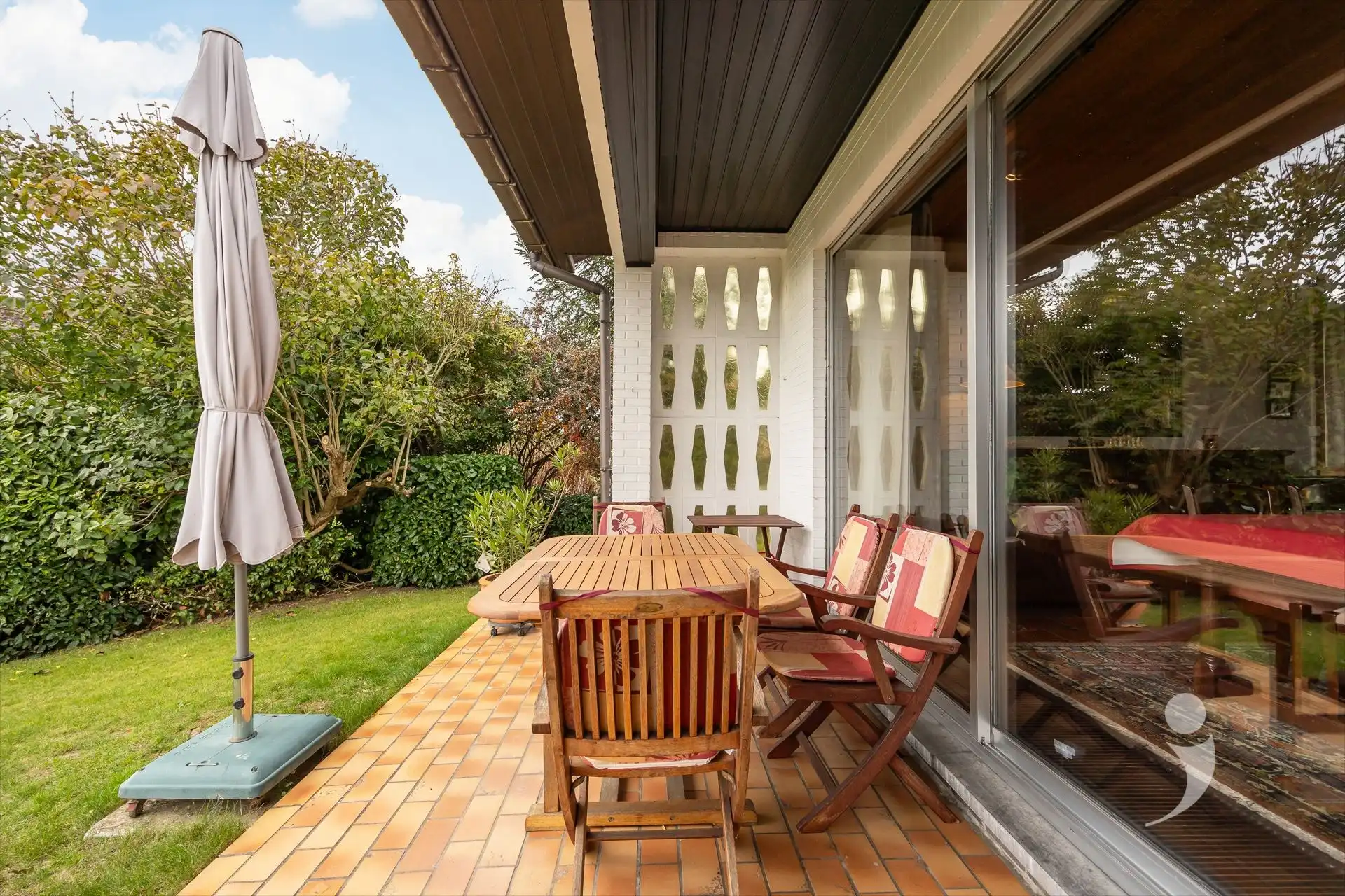 Ruime bungalow op een mooi perceel! foto 11