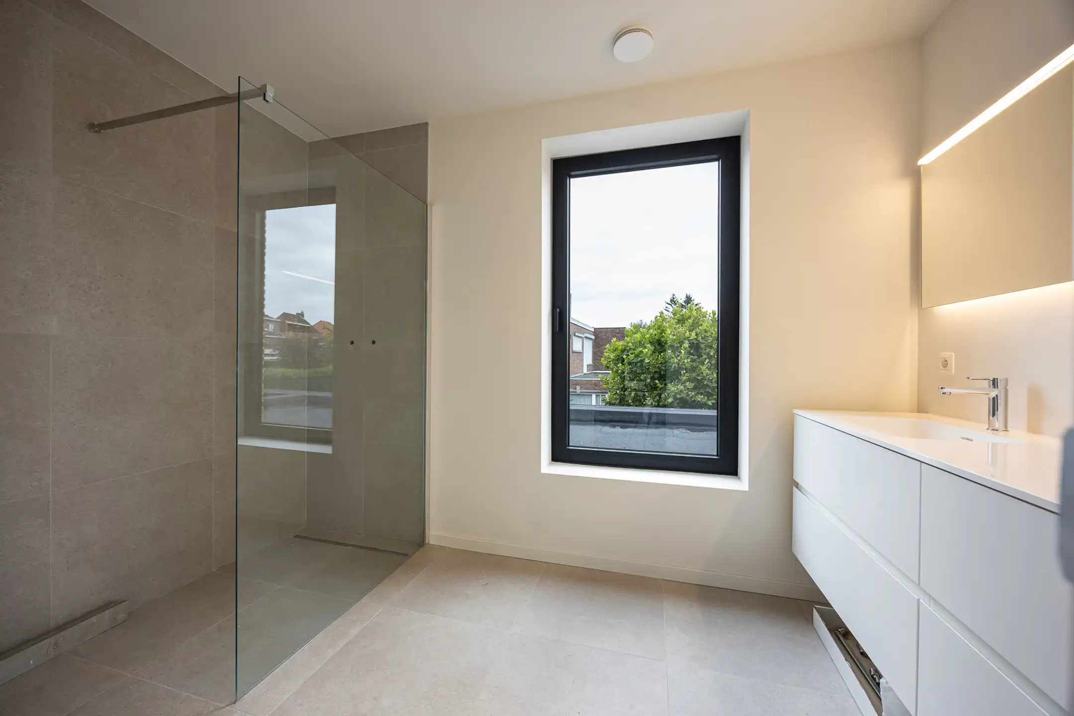 Nieuwbouwwoning met 4 slpks en tuin nabij Nieuwe Kaai. foto 12