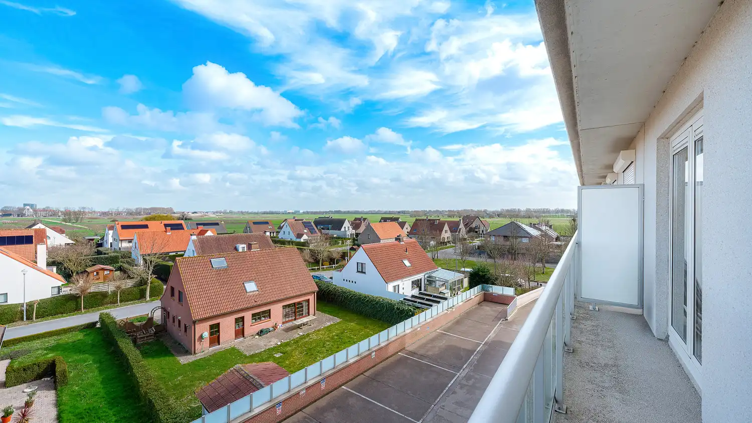 Zongericht ruim 2-slaapkamer appartement met prachtige open zichten foto 16