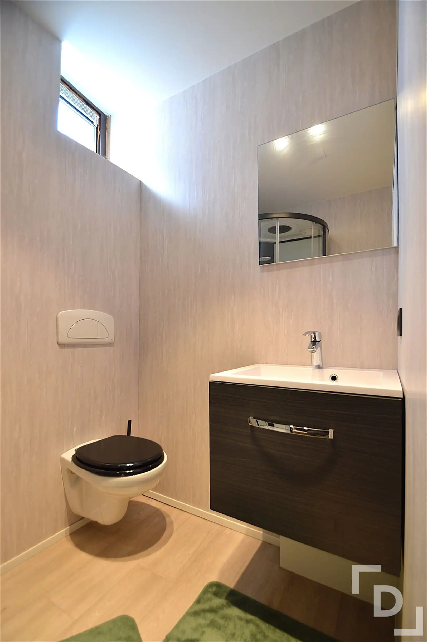 Compact appartement in centrum Ieper foto 9