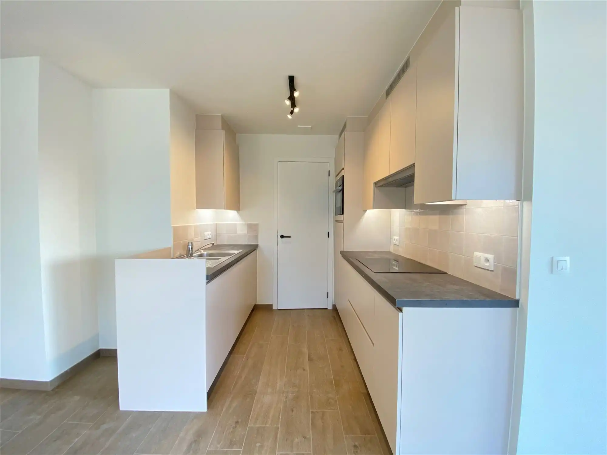 Appartement met 2 slaapkamers, kelderberging en ondergrondse autostaanplaats foto 5