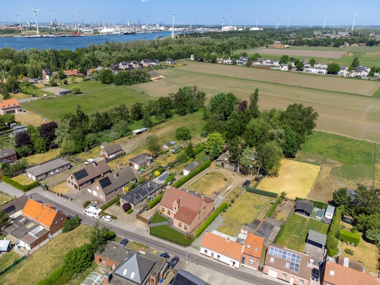 Tof gelegen, te renoveren woning met 2 slpk., garage en tuin foto 40