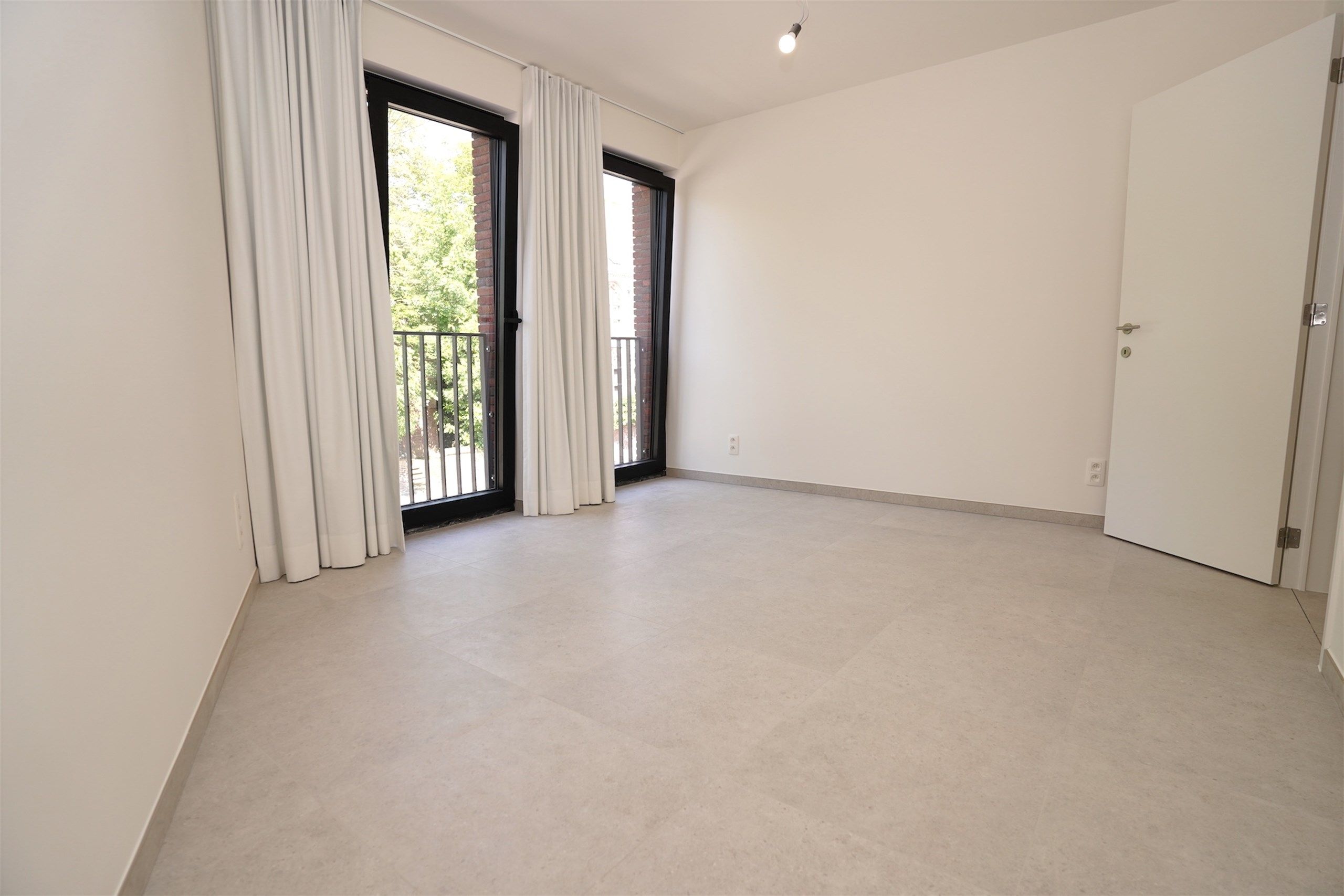 Nieuwbouwappartement ('25) met groot terras en eigen Carport foto 13