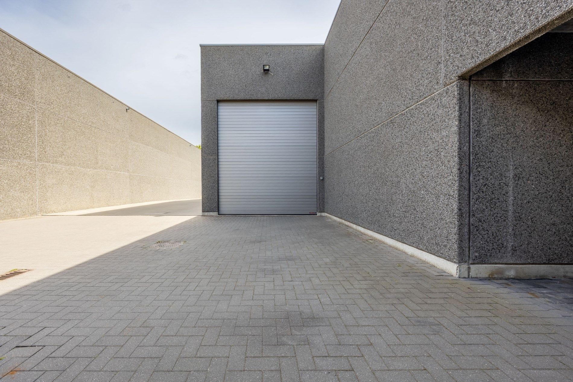 BEDRIJFSGEBOUW MET MODERNE WOONST foto 29