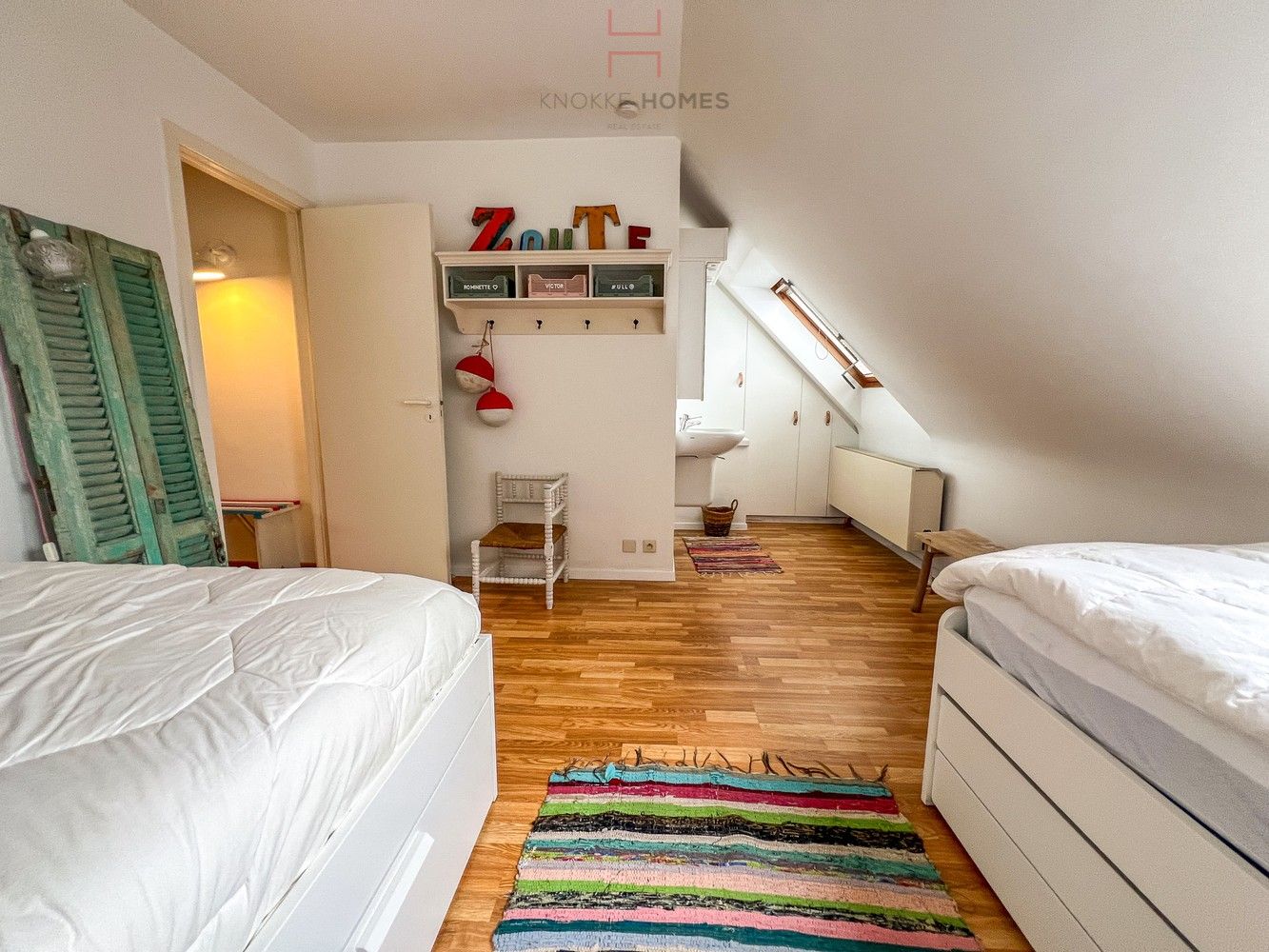 Ruime en gezellig gemeubelde vakantie-duplex met 2 mooie terrassen op de Van Bunnenlaan foto 12