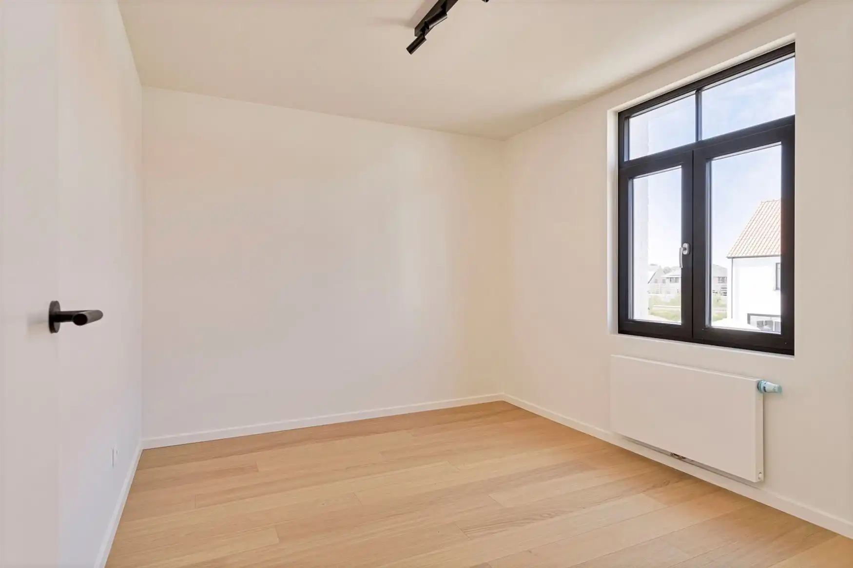 Zeer recente woning op gunstige locatie foto 9