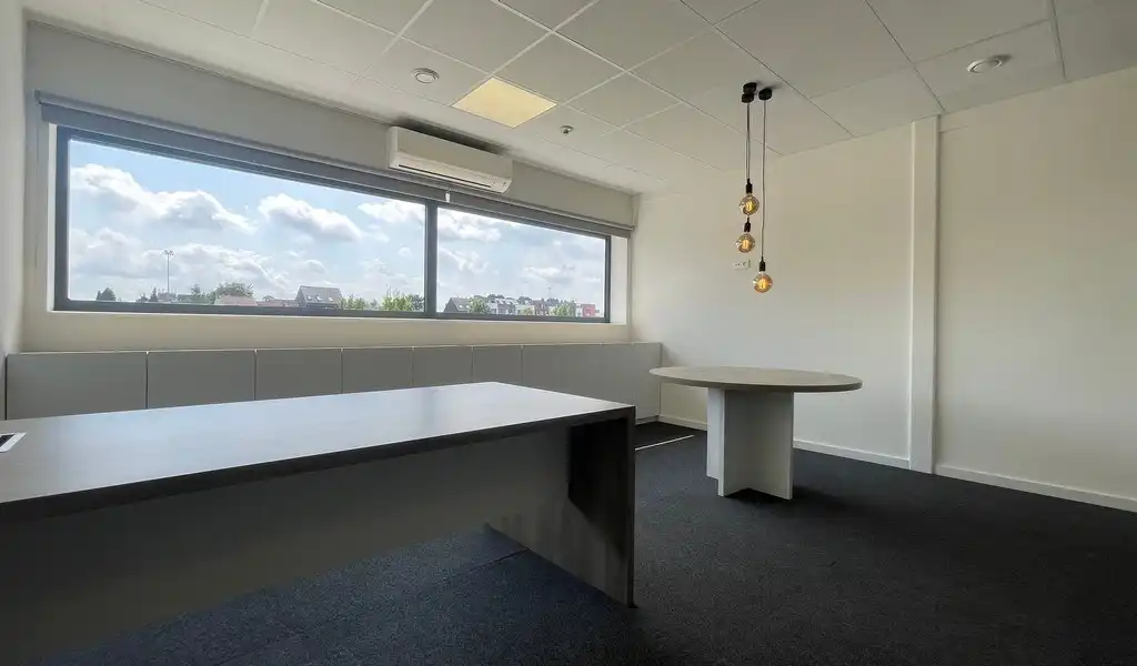 Gerenoveerde instapklare kantoren te huur aan station van Lint foto 7
