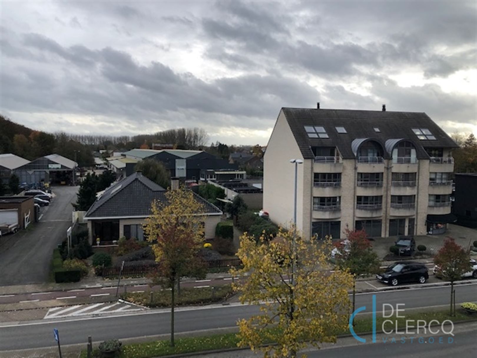 Zeer ruim appartement met garage TE HUUR in het centrum van Lochristi! foto 2