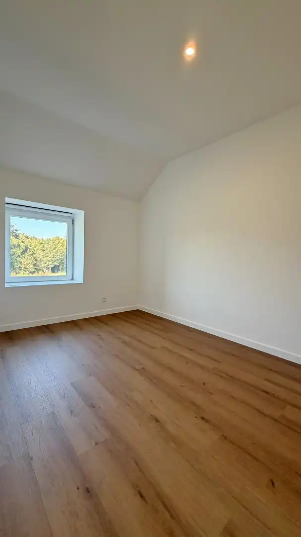 VOLLEDIG GERENOVEERDE, ENERGIEZUINIGE WONING MET ZONNIGE TUIN EN PRACHTIG OPEN ZICHT foto 16