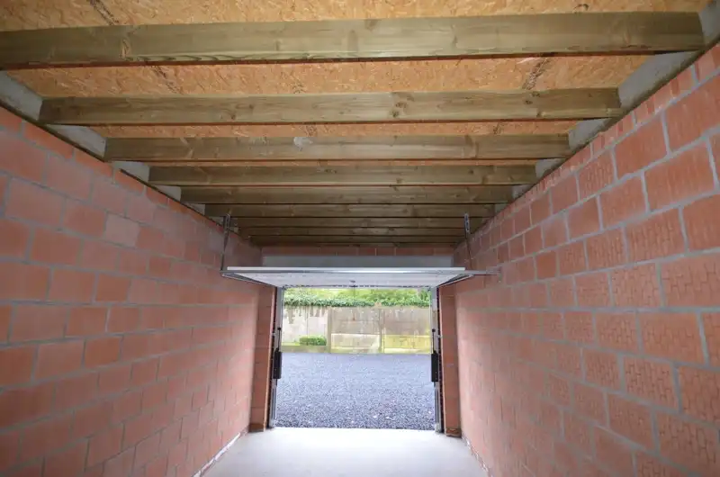 Te huur : nieuwbouw garage  (+/- 18 m²) te Roeselare Gitsestraat foto 3