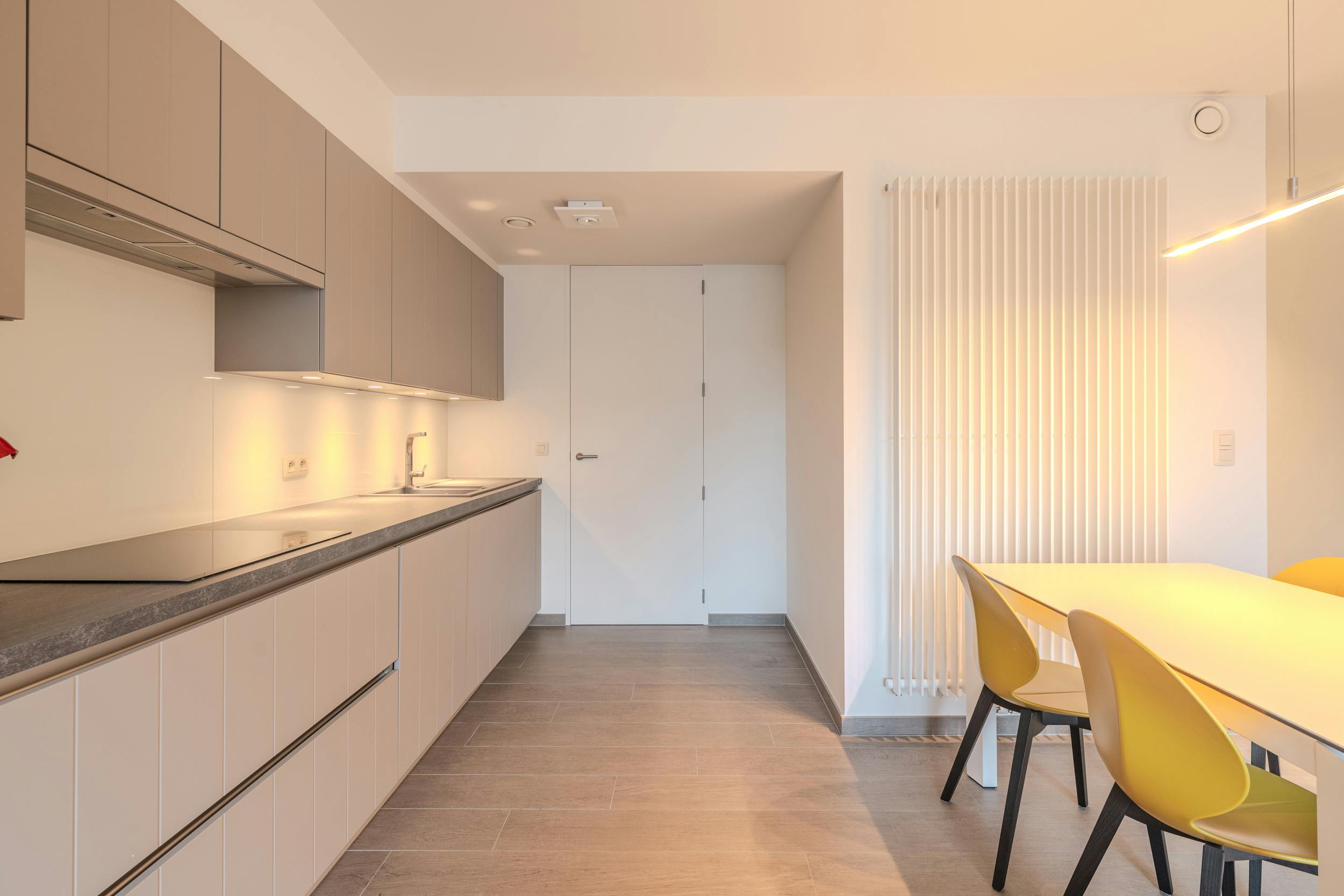 Recent twee slaapkamer appartement op absolute topligging! foto 10