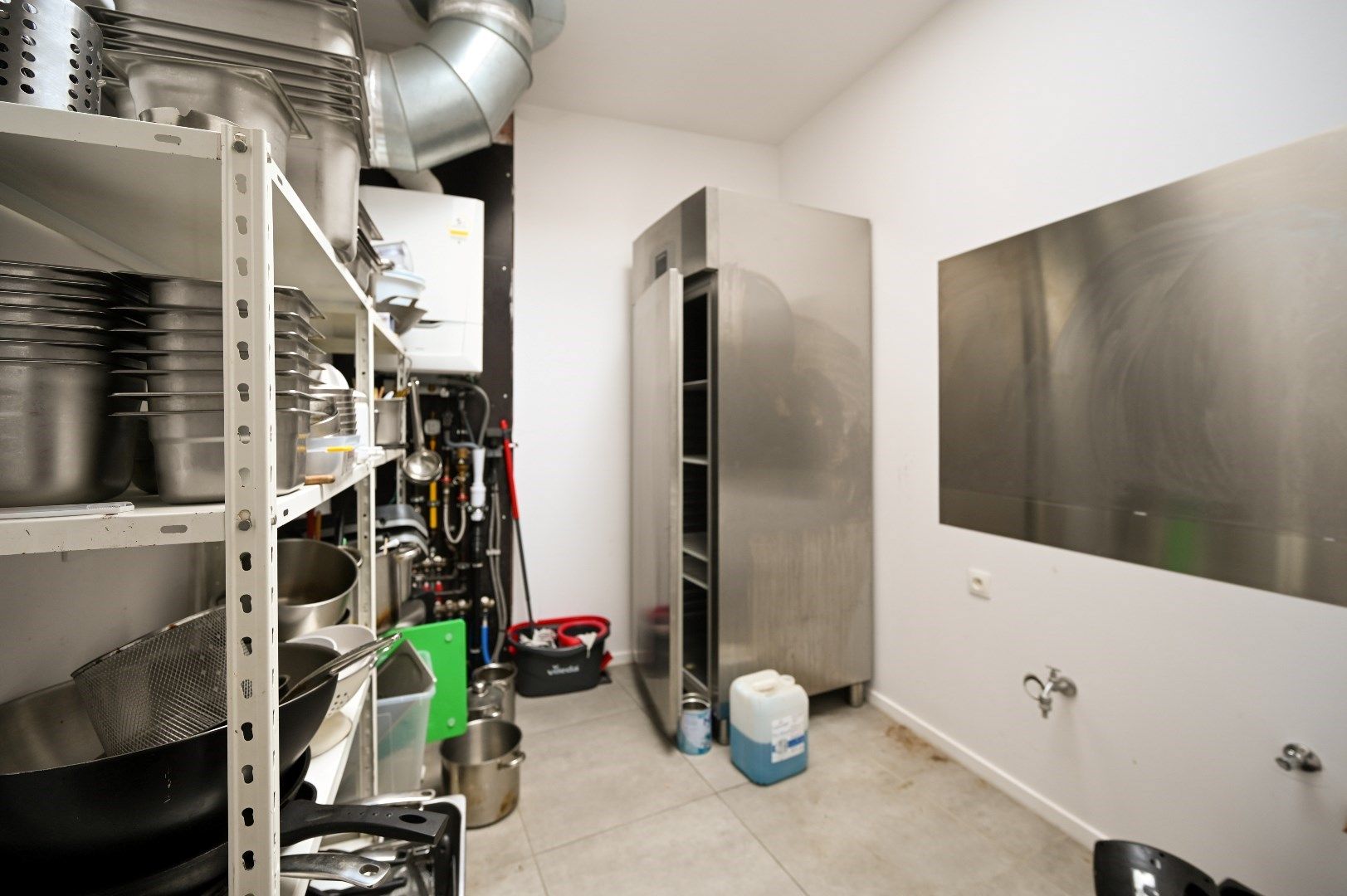 Handelshuis met afzonderlijke woonst op commerciële toplocatie foto 8