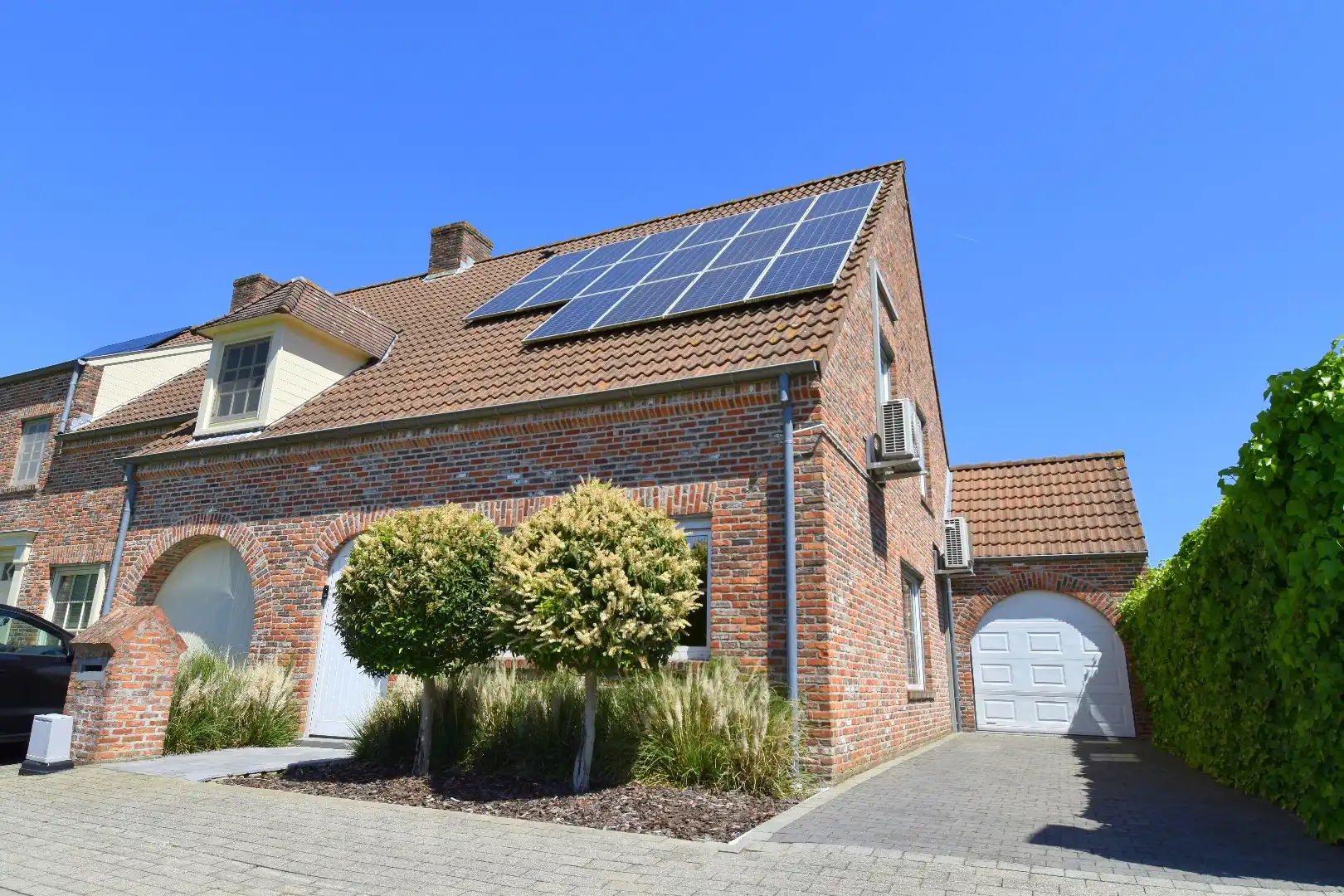 Instapklare gezinswoning met rustige ligging te Kortrijk foto {{pictureIndex}}