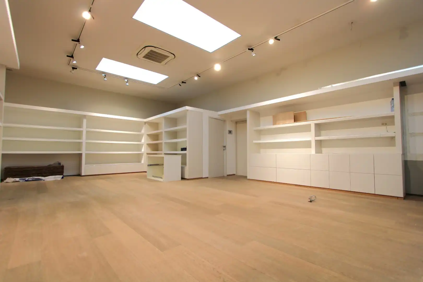 Verhuurd winkel te koop van 471 m² te Zeedijk  678-679 foto 13