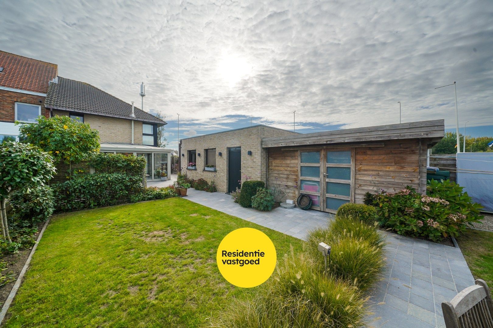 Instapklare halfopen woning met zonnige tuin, aparte garage en tuinhuis foto 32