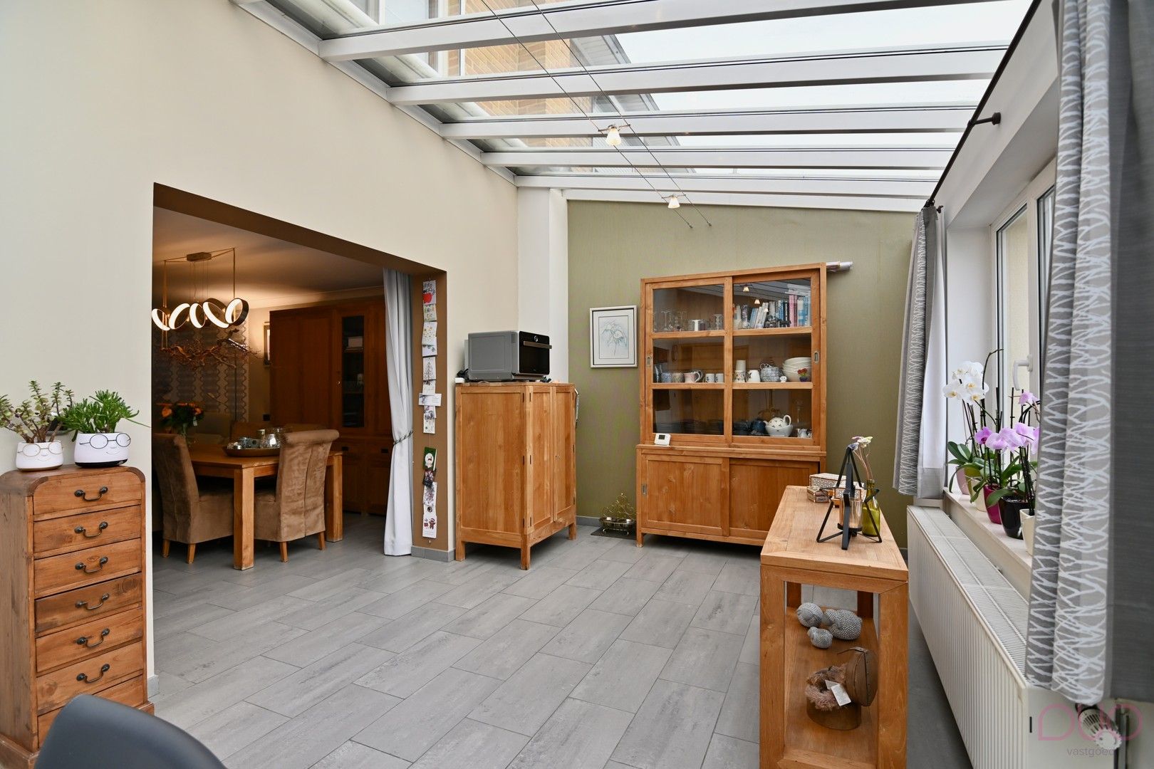 Instapklare halfopen bebouwing met vier slaapkamers, voorzien van alle moderne uitrustingen foto 6