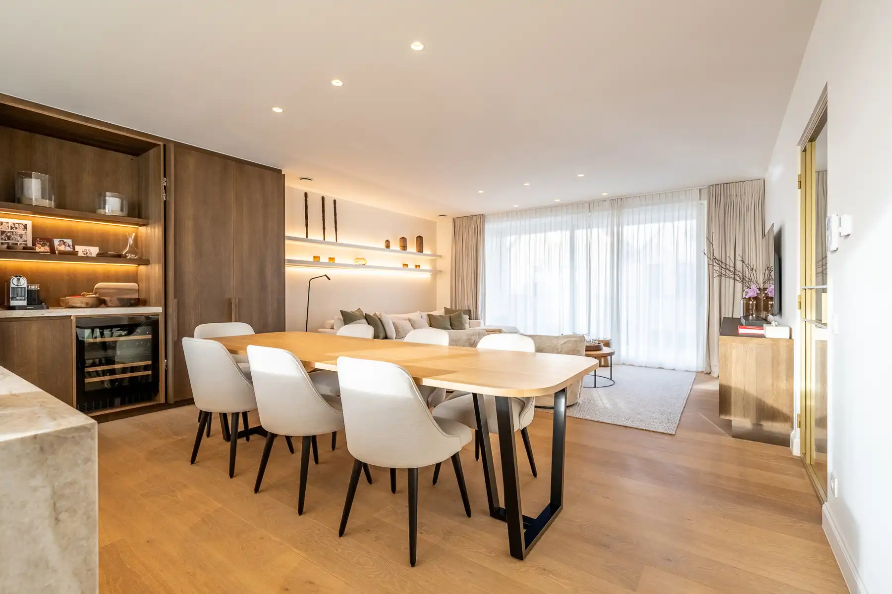 Centrale nieuwbouwwoning met lift en privéparking foto 8