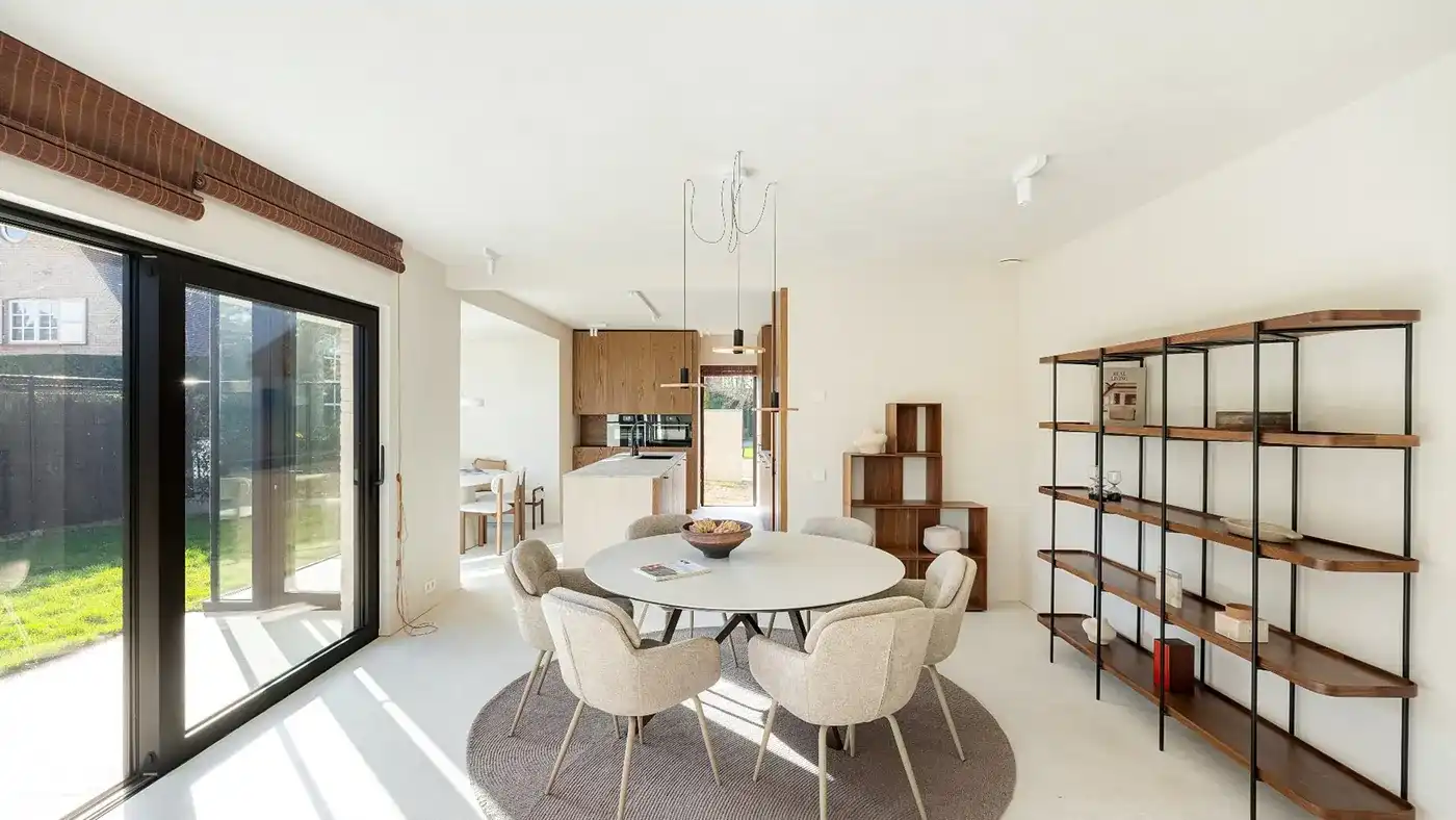 Alleenstaande en luxueus gerenoveerde villa op een rustige en residentiële ligging in Knokke foto 4