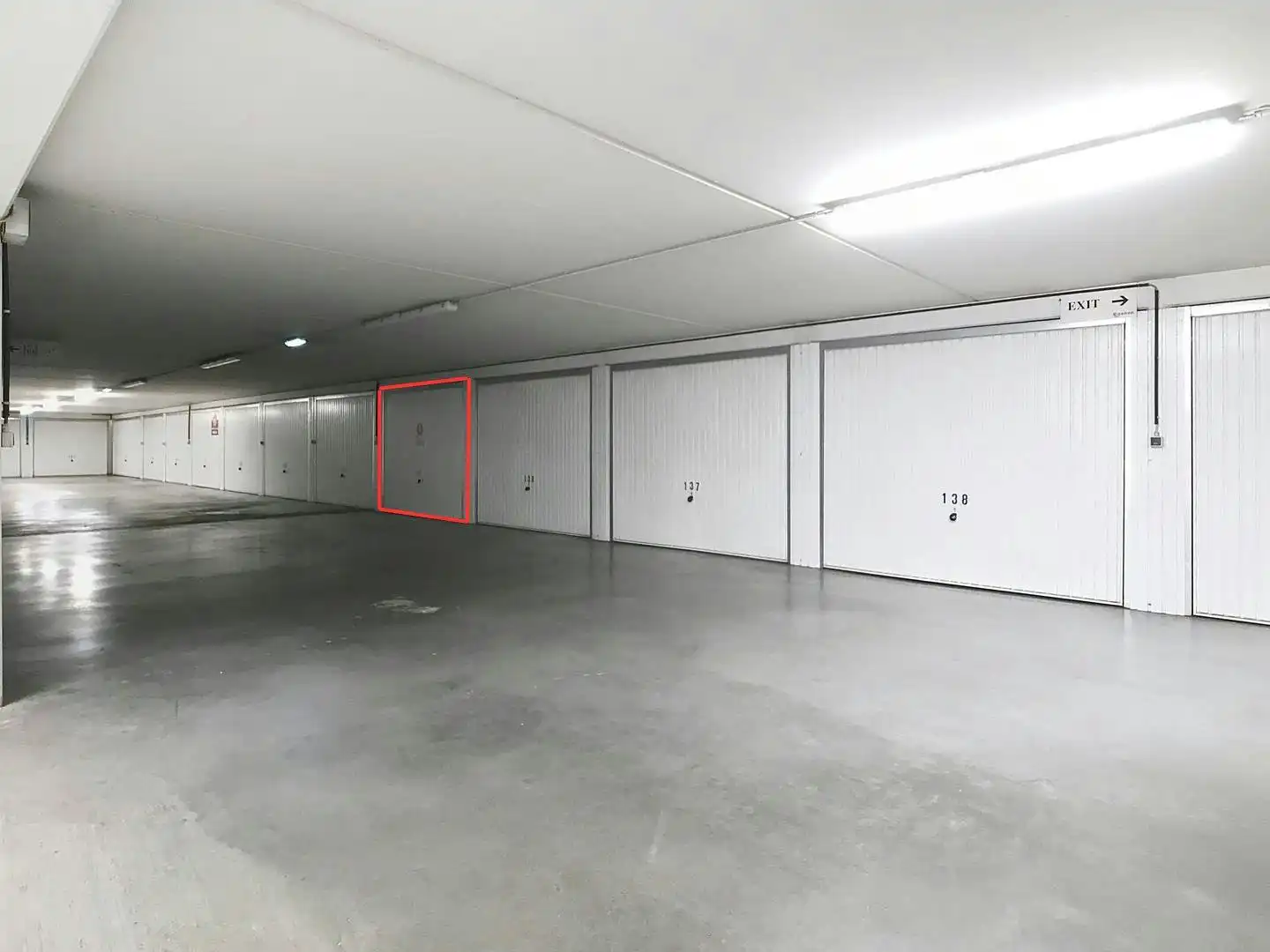 Gesloten garagebox te koop Duinenweg te Middelkerke! foto 3