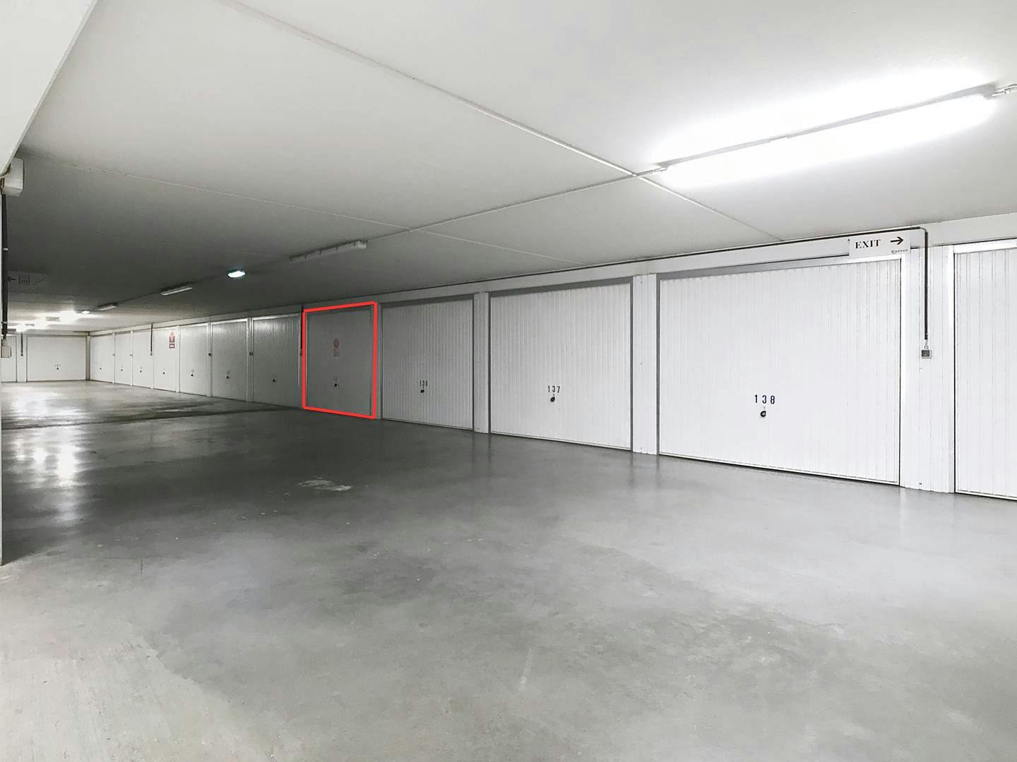 Gesloten garagebox te koop Duinenweg te Middelkerke! foto 3