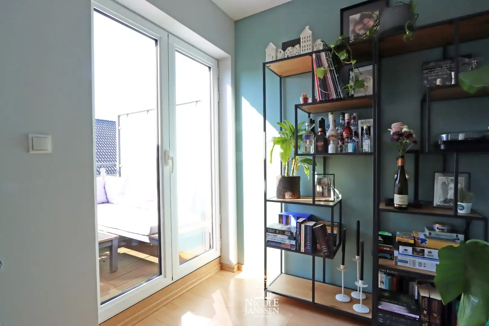 Verzorgd, instapklaar duplex-appartement met twee ruime slaapkamers en garagebox foto 2