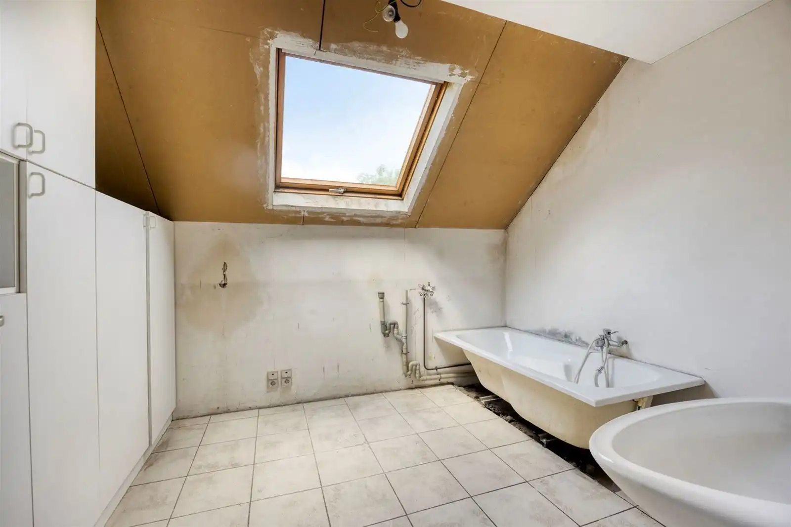 Ruime herenwoning met voormalige dokterspraktijk foto 36