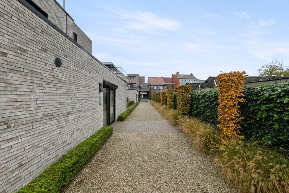 MODERN GELIJKVLOERS APPARTEMENT MET TERRAS EN STAANPLAATS IN SINT-TRUIDEN foto 32