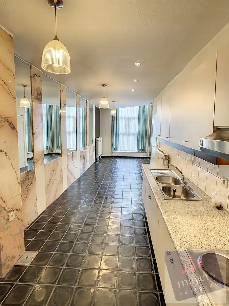 Karaktervolle woning met combinatie wonen/werken op centrale ligging in Sint-Truiden foto 5