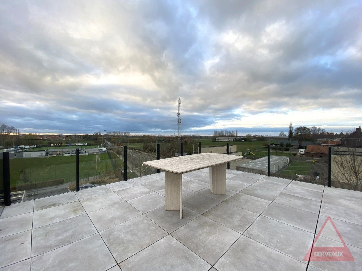Zonnebeke – Dakappartement met terras en landelijk zicht foto 15