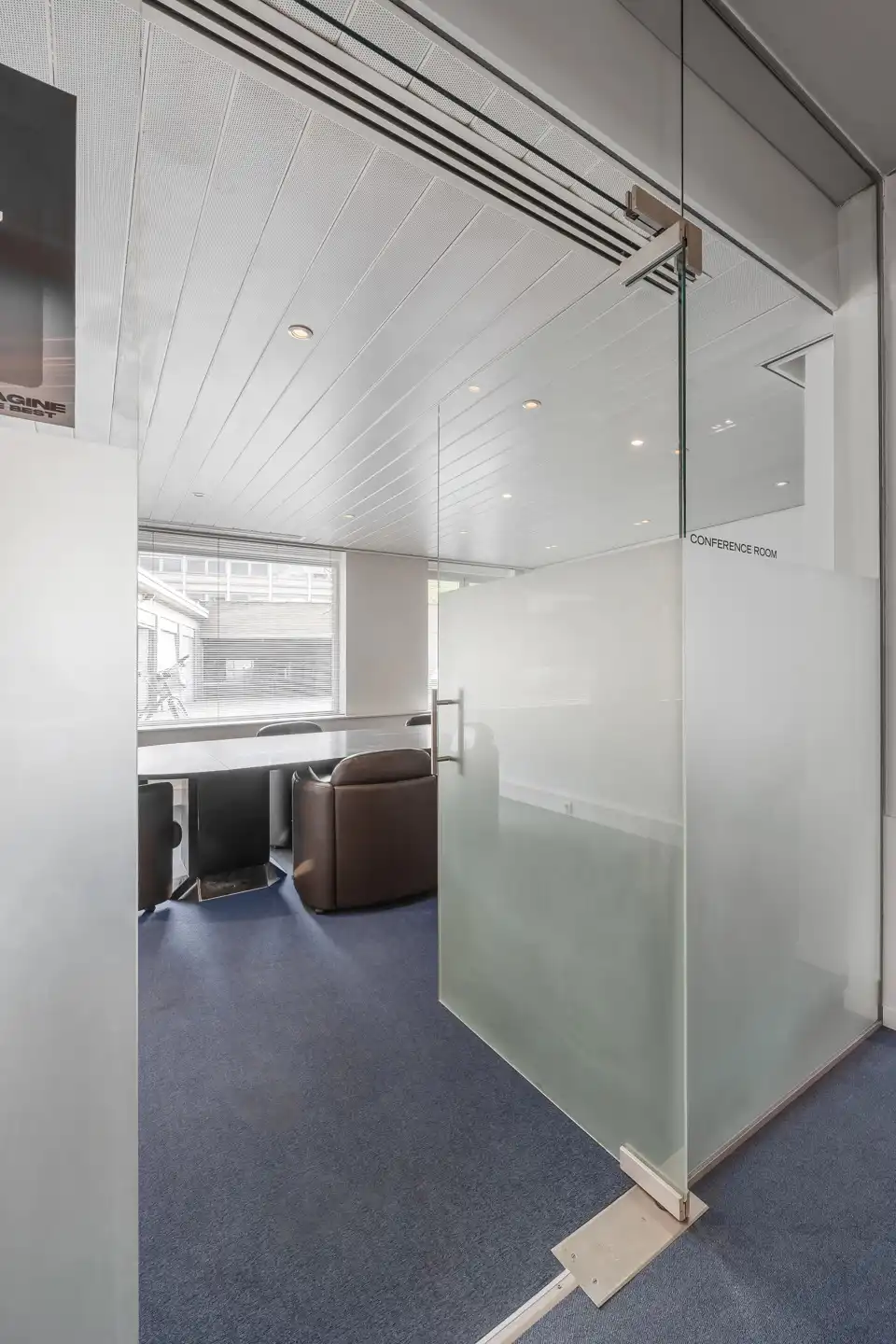 Commercieel handelspand (236m²) op centrale ligging foto 21