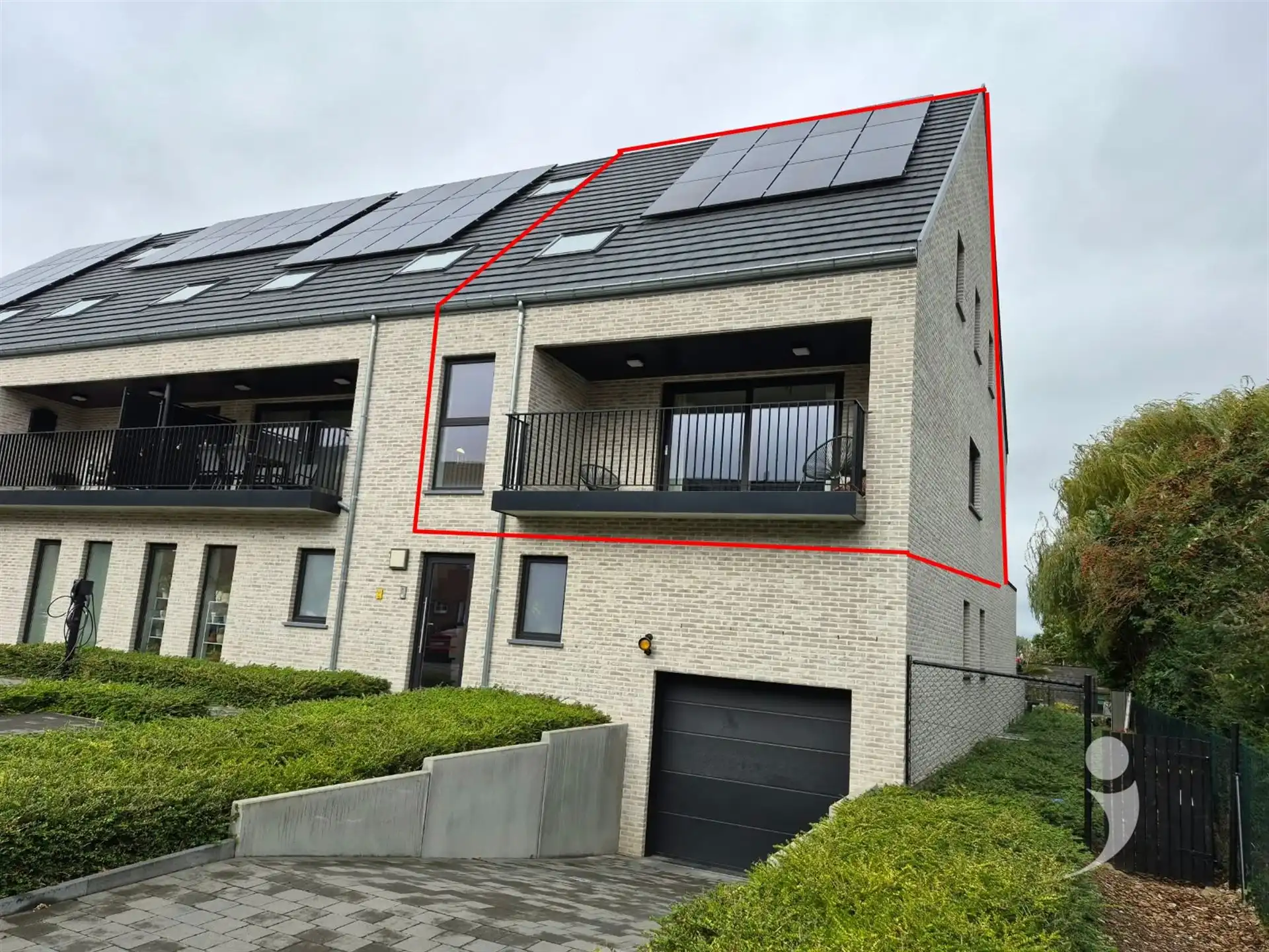Recent duplex appartement foto {{pictureIndex}}