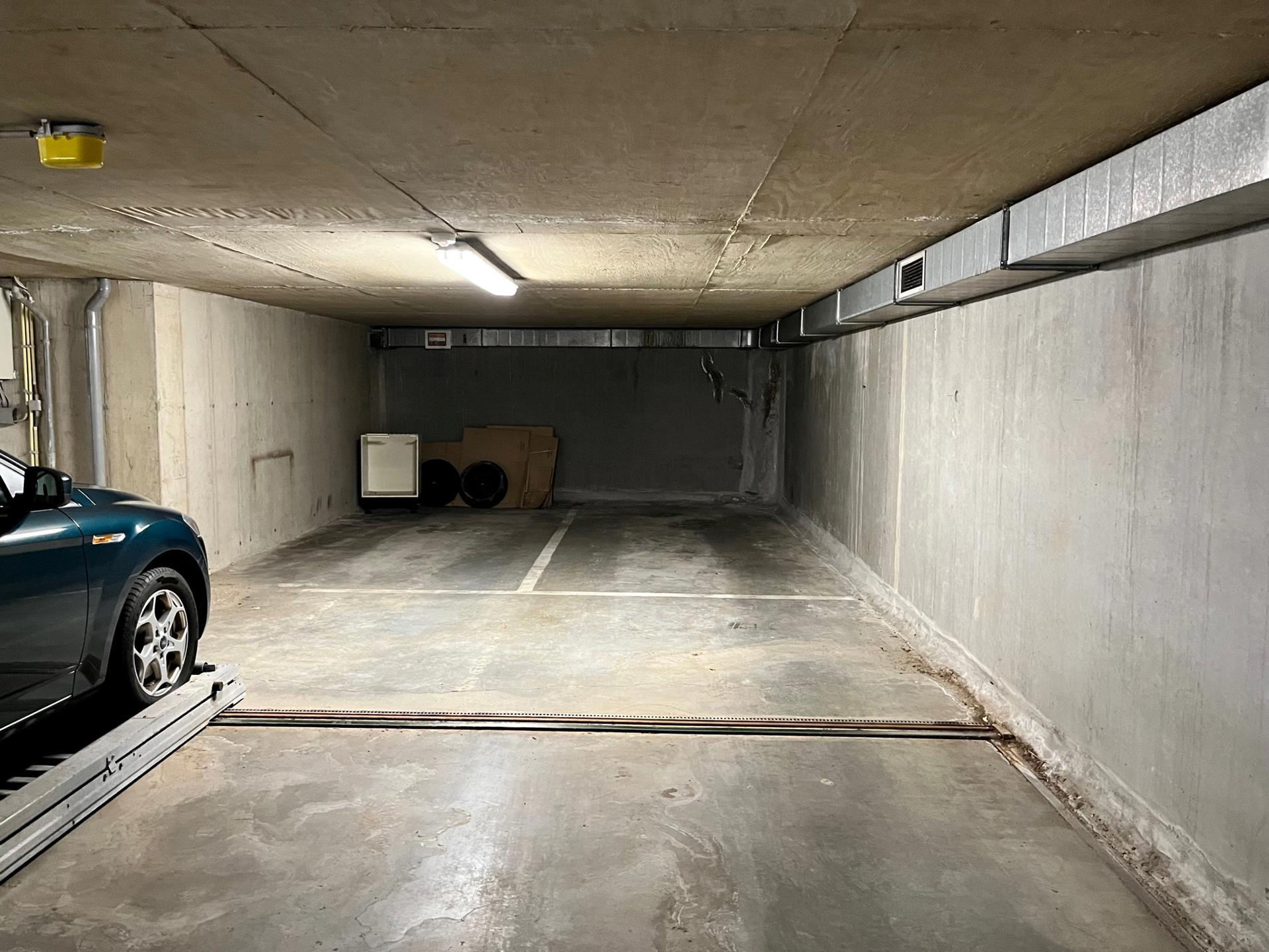 Top gelegen ondergrondse autostaanplaats op het 'Zuid' foto 3