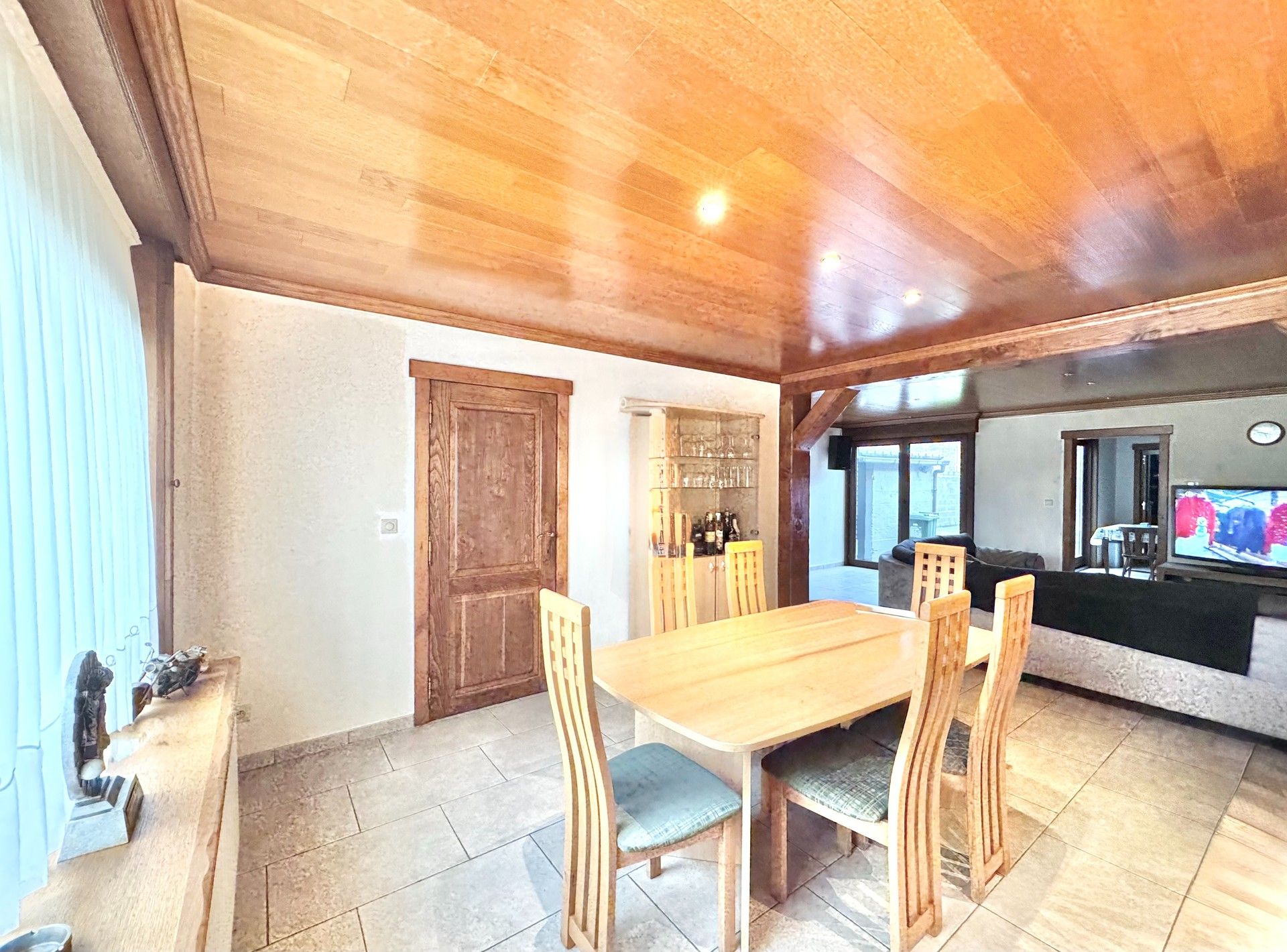 WONING MET TUIN & GARAGE OP 240 M² foto 4