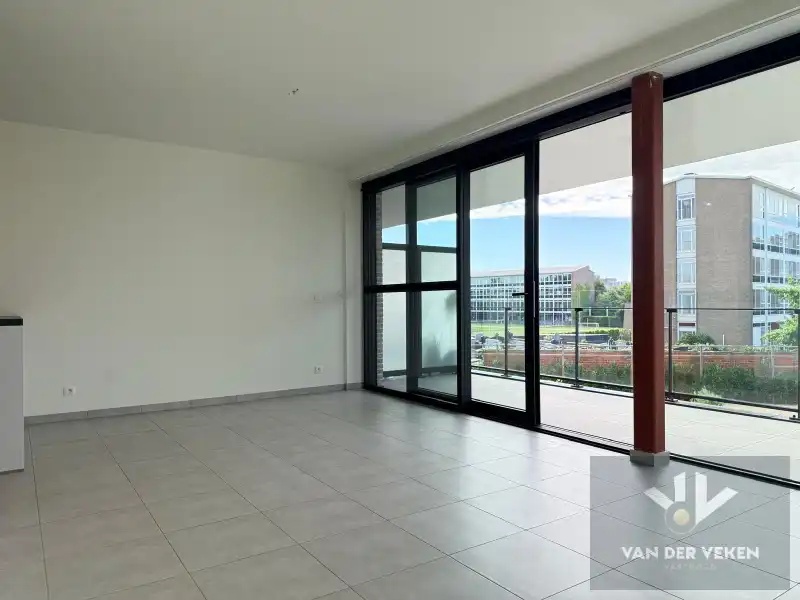 Rustig gelegen 2 slaapkamer appartement! foto 3