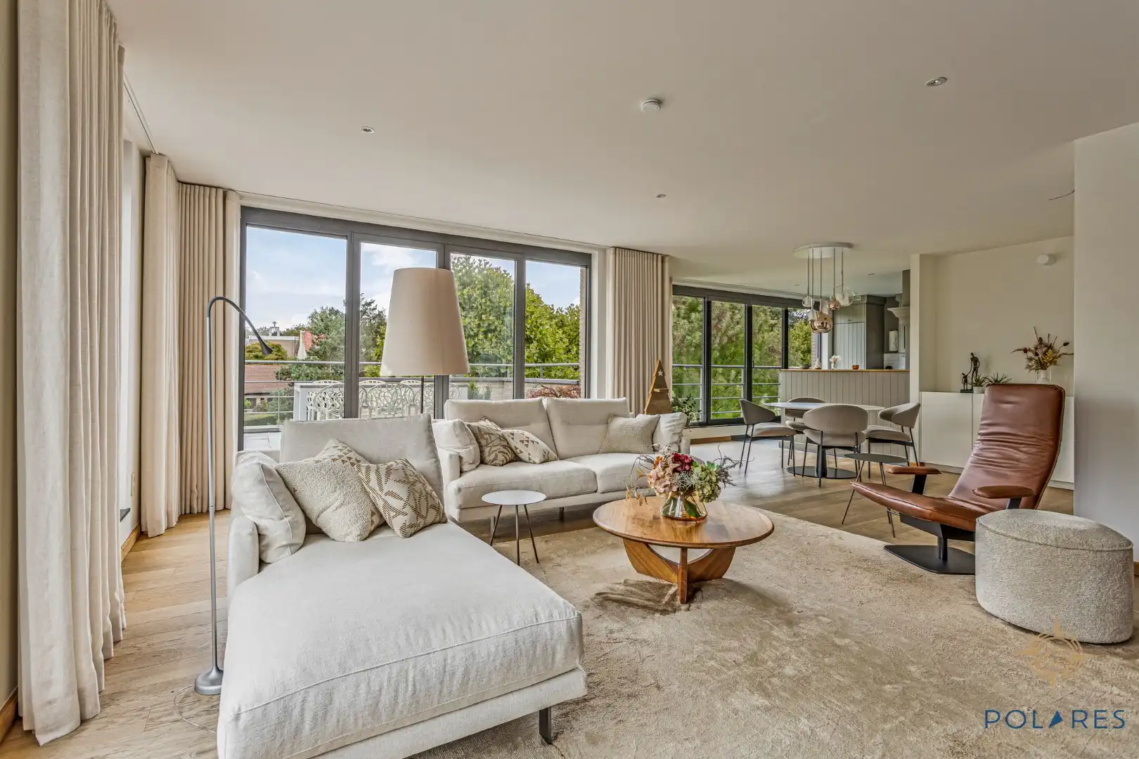 Exclusieve penthouse met groot dakterras en parkeerplaats!  foto 2