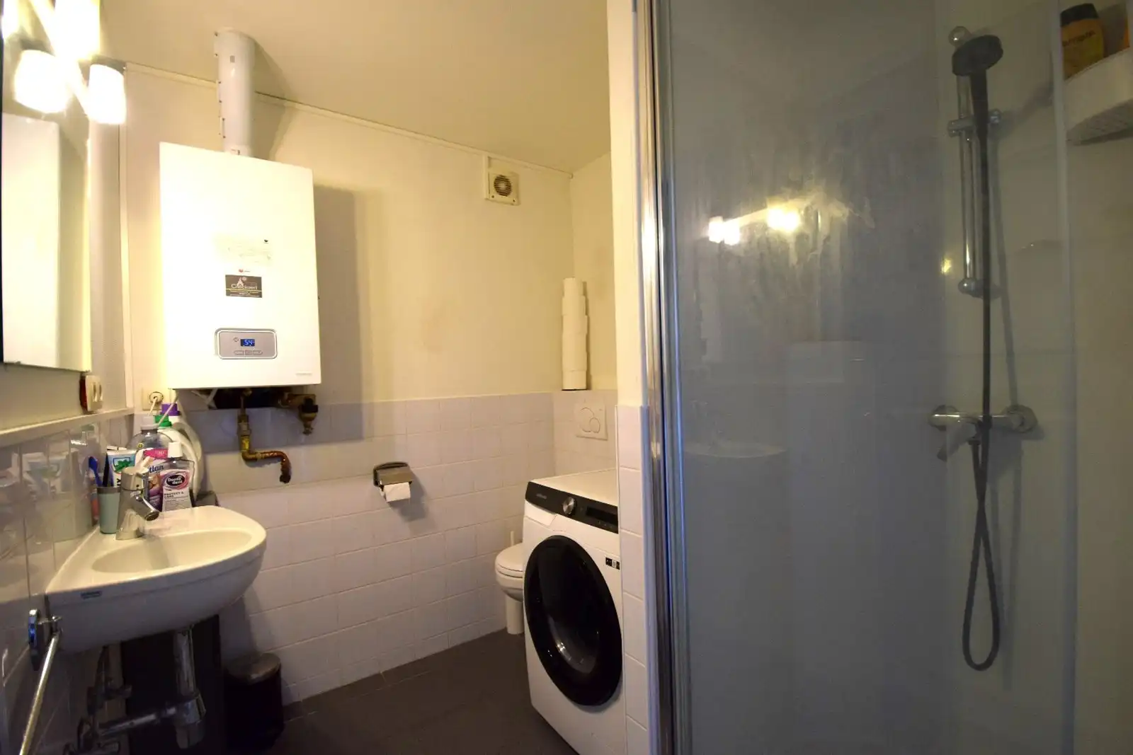 Twee slaapkamer appartement vlak naast het Sint-Pieters station. foto 8