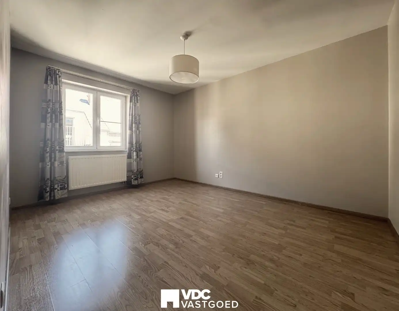 Appartement met twee slaapkamers en garage in hartje Borgloon foto 5