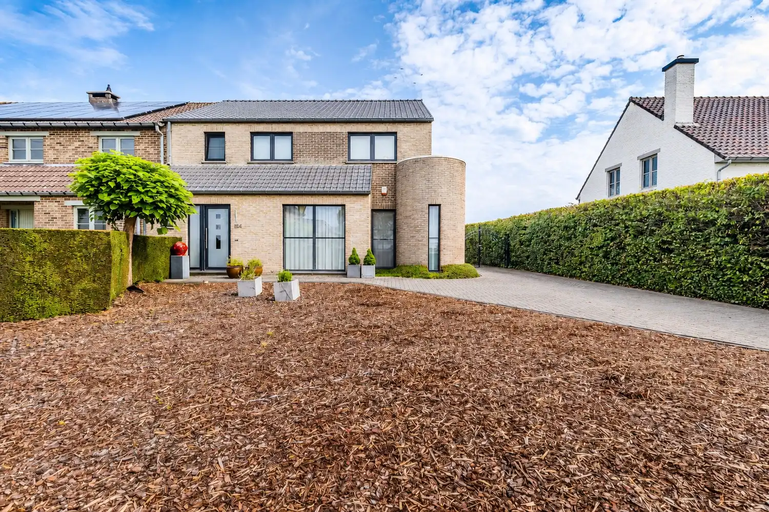 Ruime woning met drie slaapkamers, garage en prachtig landelijk uitzicht in Veldwezelt (Lanaken) foto {{pictureIndex}}