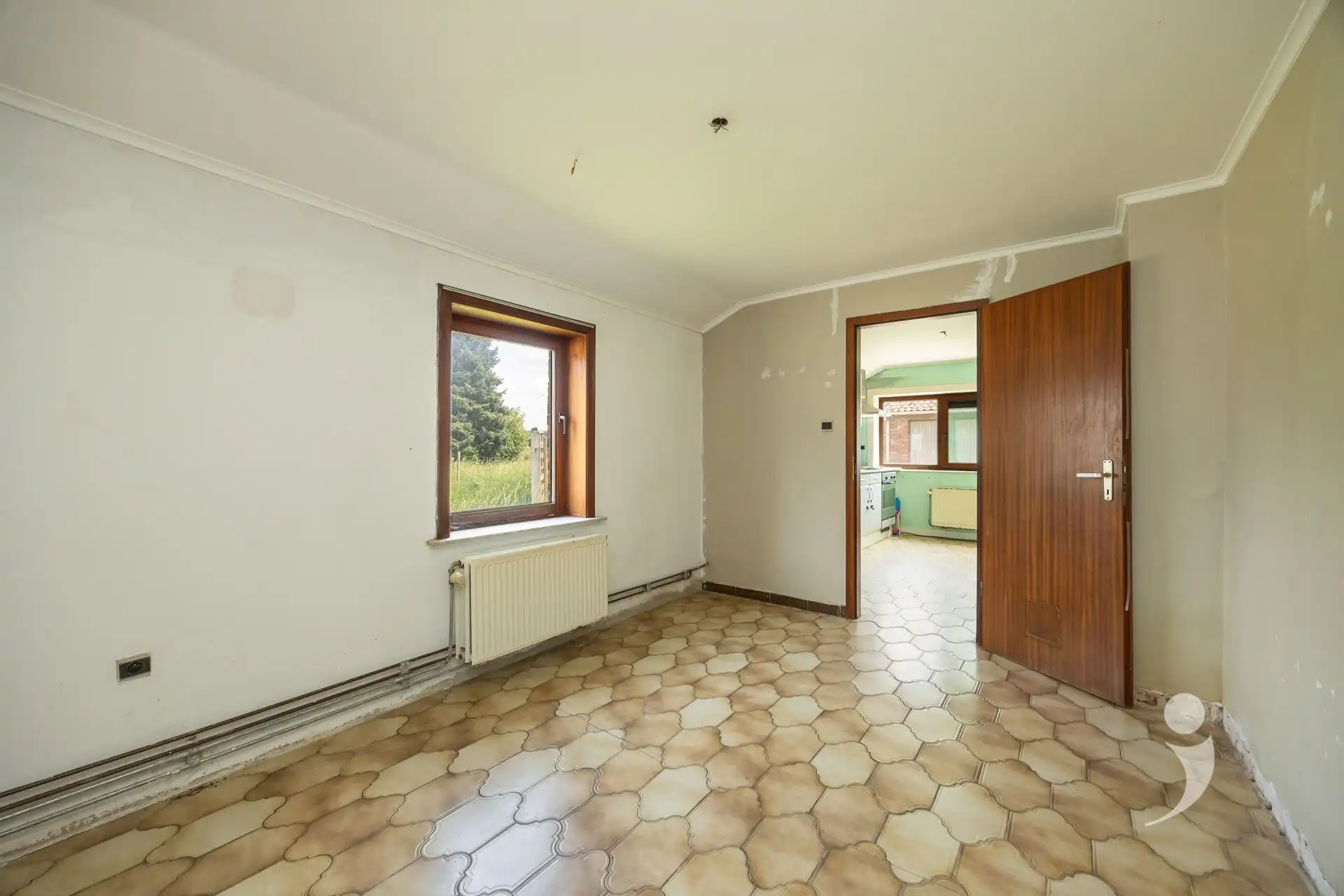 Te renoveren woning met veel potentiëel foto 16