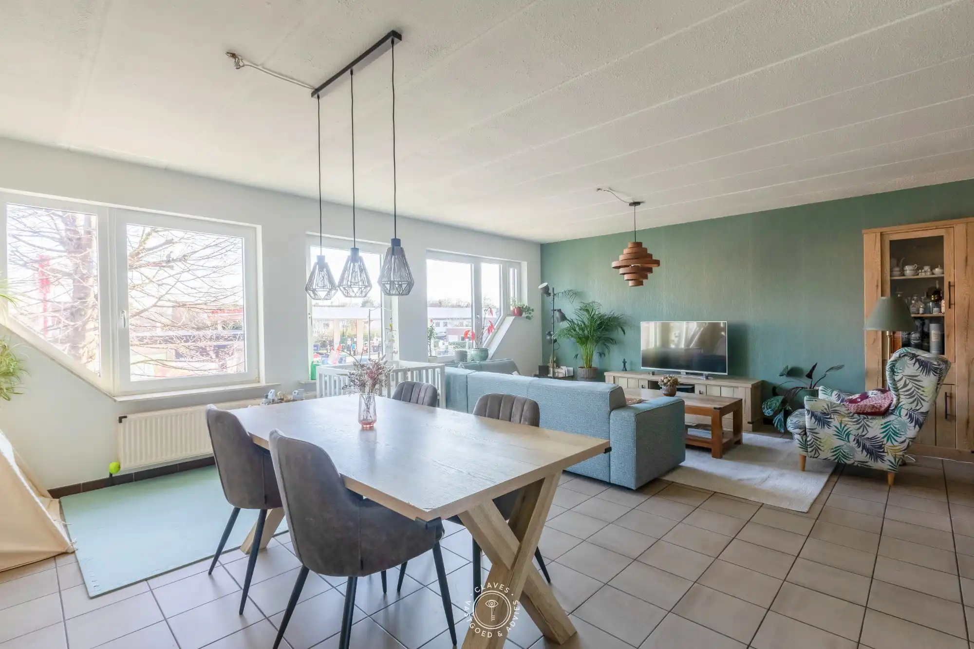 Ruime bel-etage woning met polyvalente ruimte foto 3