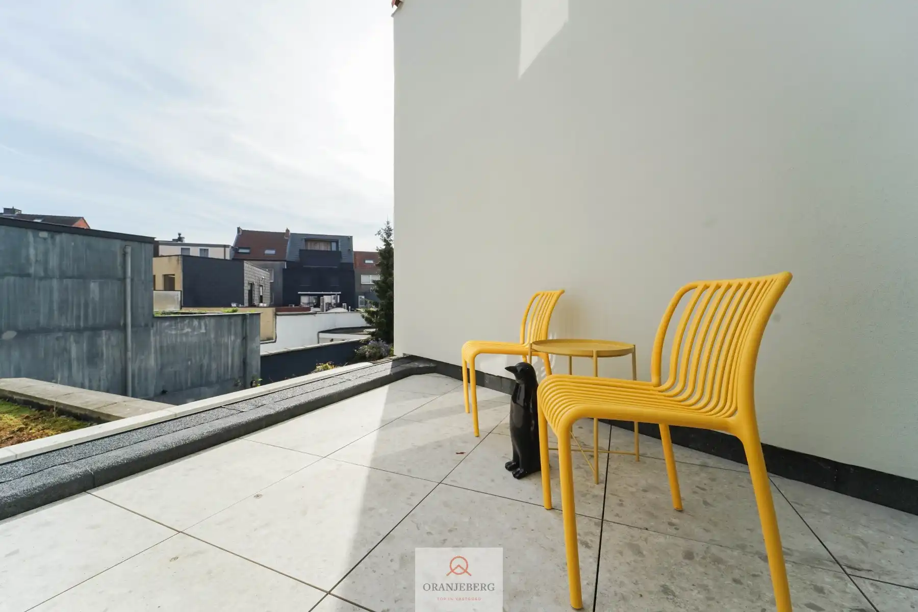 Gerenoveerd, energiezuinig 2 slpk appartement met terras! foto 4